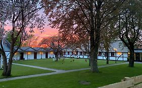Kirsebærkroen - The Inn Between